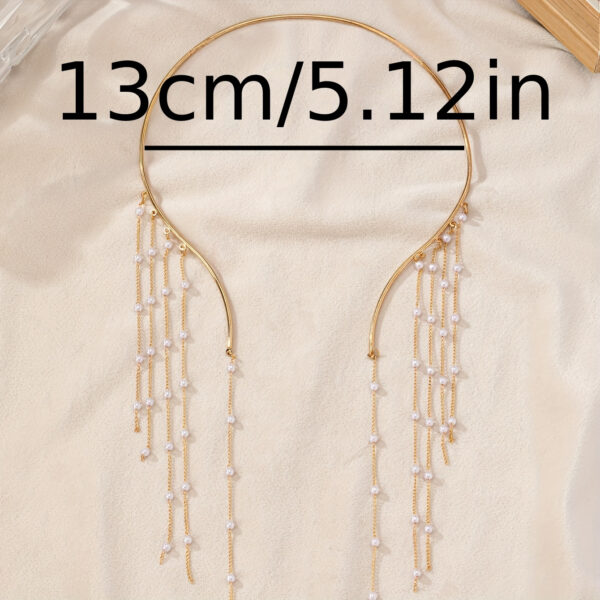 A Women'S Exaggerated Fashion Necklace