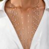A Women'S Exaggerated Fashion Necklace